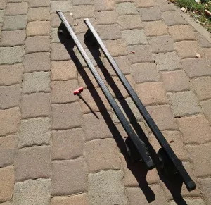 gebrauchter Komplettträger Universalträger Dachträger SmartRack 784 Thule Fußsatz inkl. Träger 2x118cm Allzweckträger 784000 (nicht Abschließbare variante) Lagernummer